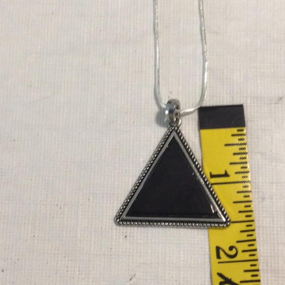 Chic Silver and Black Color Triangle Pendant Necklace NWOT * - Picture 4 of 5